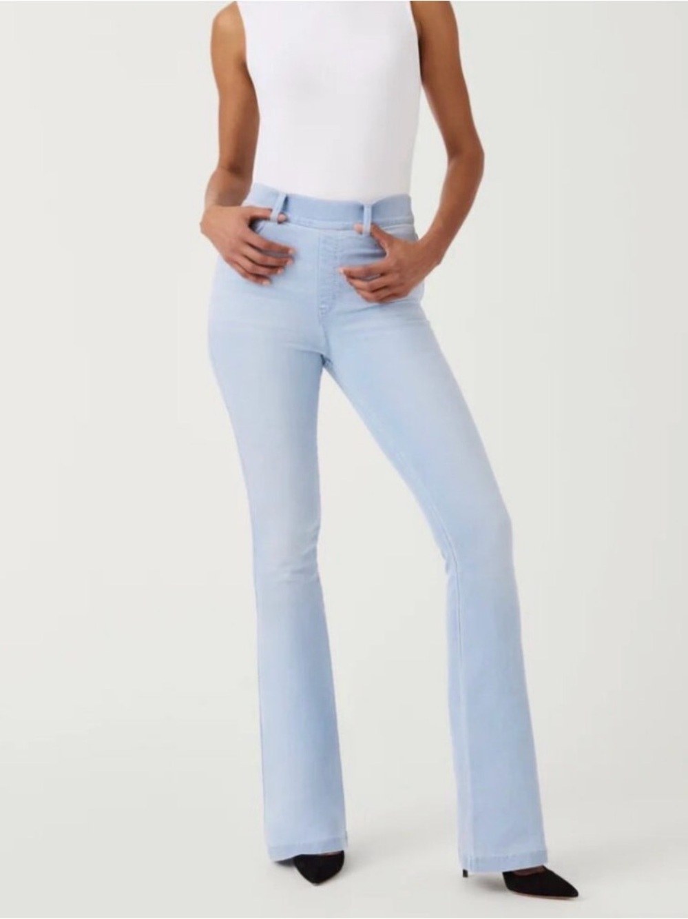 Description:
* NEW WITH TAGS — Never Worn! *
SPANX Flare Jean in Light Wash